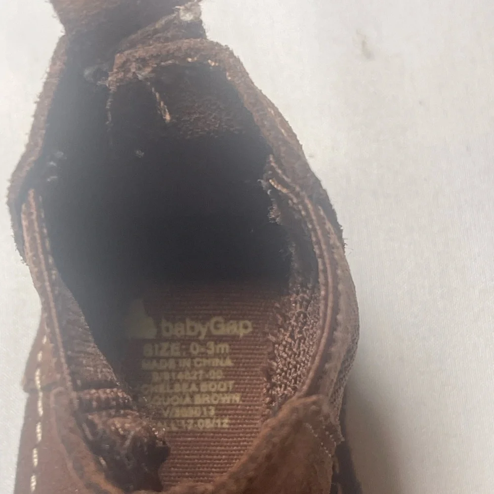Baby Gap Suede Moccasins (0-3 mos) - Picture 7 of 7